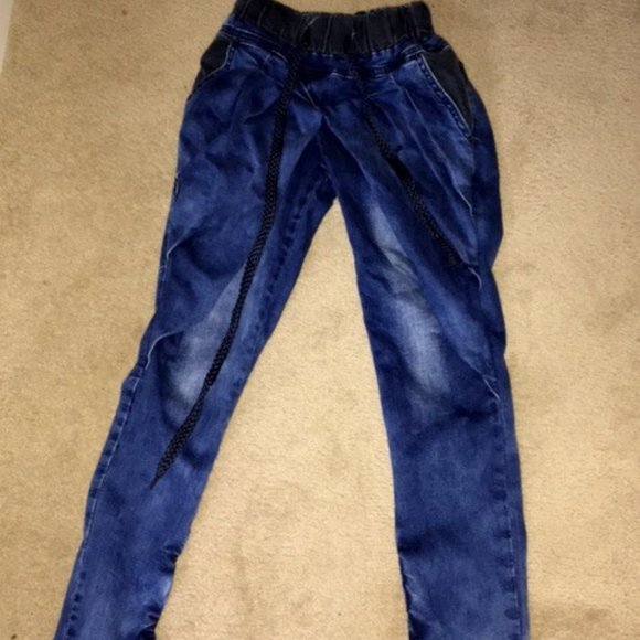 A jogger jeans - Picture 1 of 2